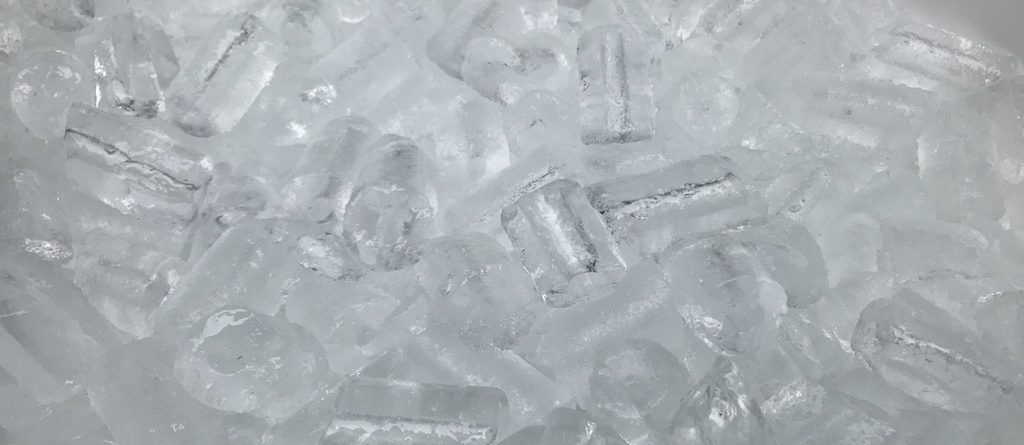 บทความน่ารู้ “น้ำแข็ง” ก่อนซื้อก่อนทาน สังเกตฉลากให้ดี มีทั้ง “กินได้” และ  “กินไม่ได้” | เครื่องทำน้ำแข็ง Alpine